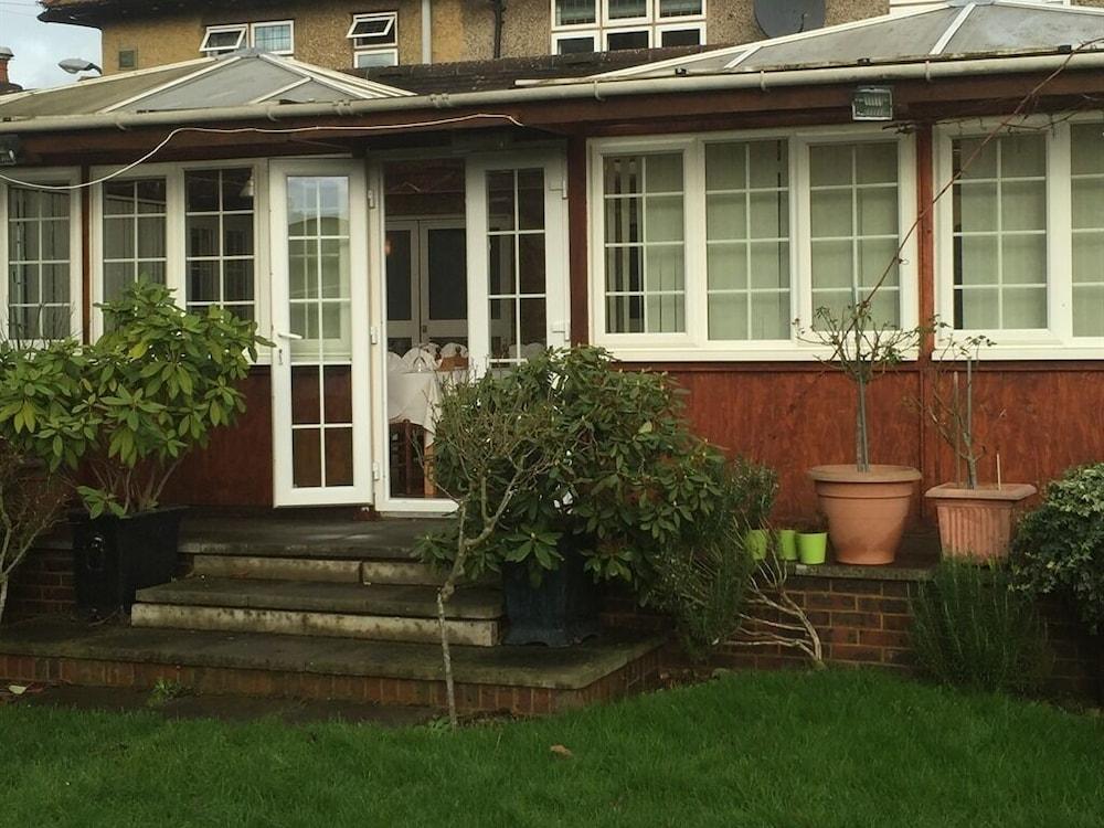 Colnbrook Lodge Guest House Slough Exterior photo